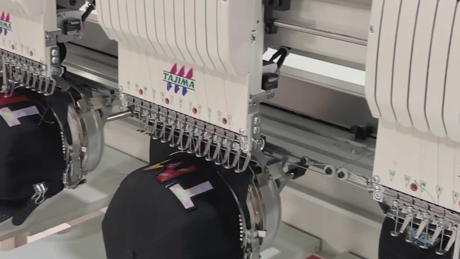 Cargar video: Bordadoras Tajima